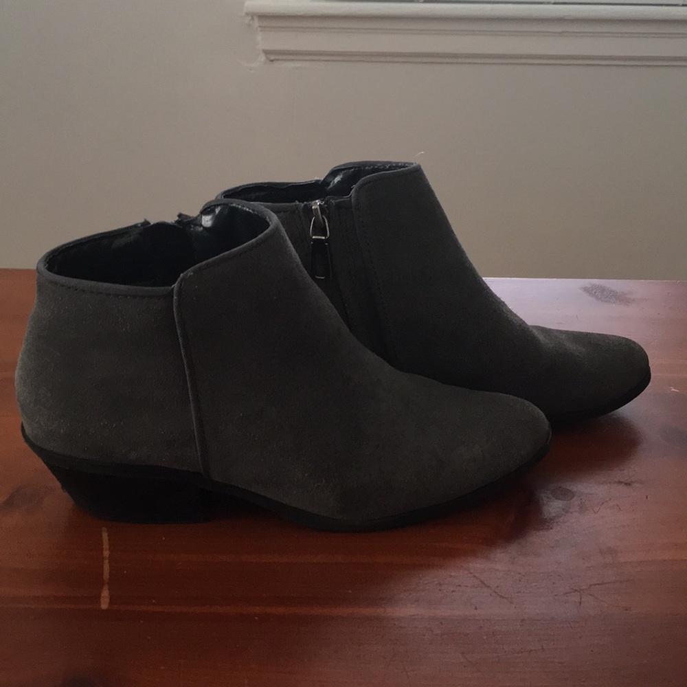 Apri by Italian shoemaker’s grey suede booties